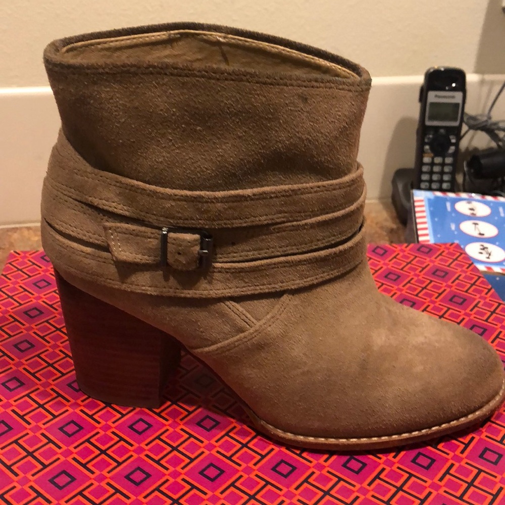 Short boots